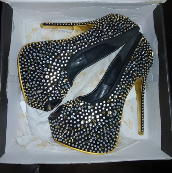 Sexy Studded Stilettos!! - Picture 2 of 4